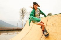 Young woman skating on ramp — Stock Photo