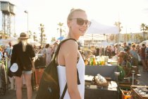 Young smiling woman in sunglasses standing at street market in barcelona — Stock Photo