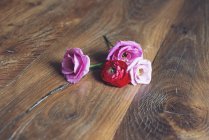 Roses on wooden table — Stock Photo