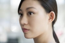 Portrait de jeune femme asiatique — Photo de stock