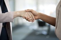 Businesswomen shaking hands — Stock Photo