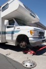 Motor home having a tire changed — Stock Photo
