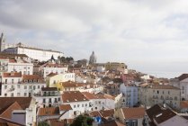 Вид с воздуха на крыши городов Лиссабона, Португалия — стоковое фото