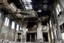 Interior of abandoned building destroyed by fire — Stock Photo