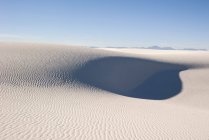 Duna de arena blanca, Monumento Nacional de Arenas Blancas, Nuevo México, EE.UU. - foto de stock