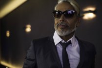 Man wearing suit and sunglasses — Stock Photo