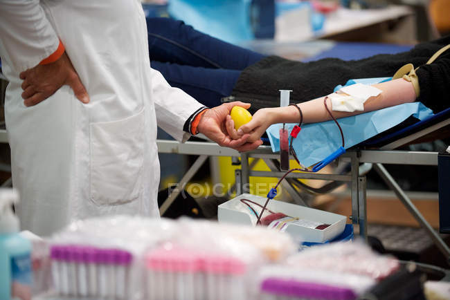 Person donating blood — Stock Photo
