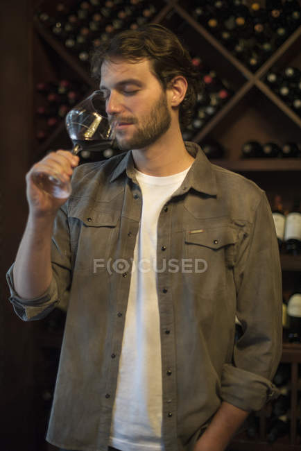 Connoisseur smelling glass of wine — Stock Photo