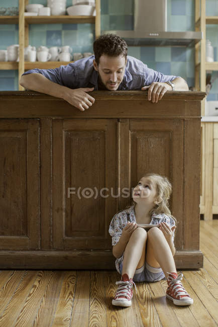 Father wanting to spend time with daughter distracted by video game — Stock Photo