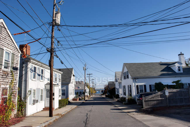 Residencial street en Plymouth, Massachusetts, EE.UU. - foto de stock