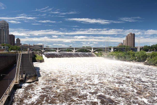Dam on the Mississippi River in Minneapolis, Minnesota, USA — Stock Photo