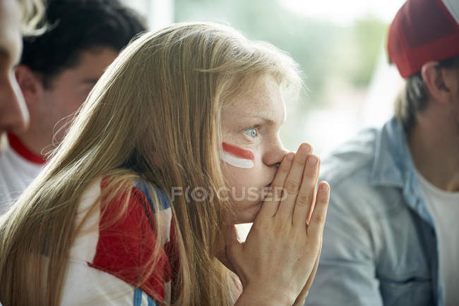 English soccer fans watching televised match together — Stock Photo