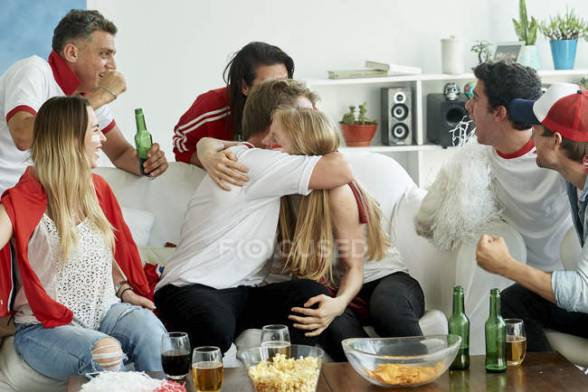 English soccer fans hugging at home — Stock Photo