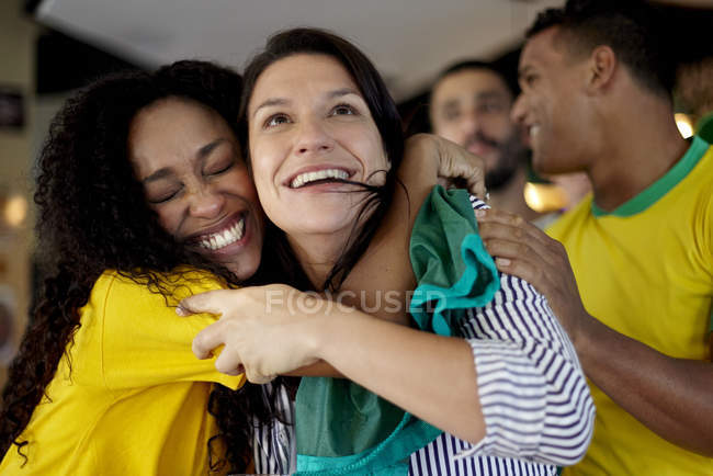 Sports enthusiasts celebrating victory in bar — Stock Photo