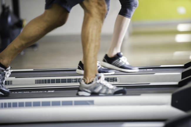 People jogging on treadmills — Stock Photo