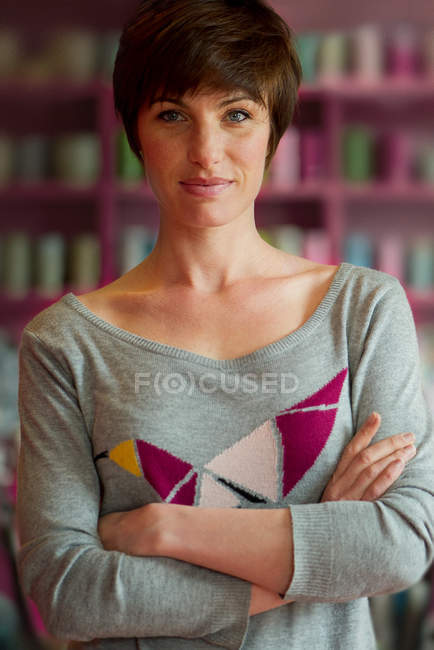 Portrait of smiling Woman in shop — Stock Photo