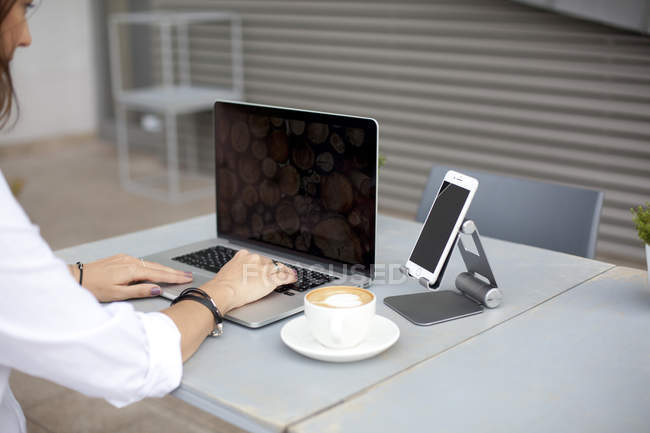 Woman typing on laptop keyboard — Stock Photo
