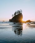 Lever de soleil sur Second Beach, Péninsule Olympique, La Push, Washington — Photo de stock