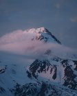 Vue de jour du mont Hood enneigé dans les nuages, Oregon, États-Unis — Photo de stock