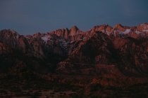 Vista a distanza del Monte Whitney la sera, California, USA — Foto stock