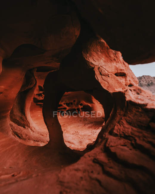 Vue diurne de l'arche rocheuse dans le désert de Moab, Utah, États-Unis — Photo de stock
