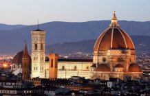 Paisaje urbano de Florencia con cúpula - foto de stock