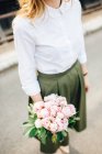 Girl with flowers in hand — Stock Photo