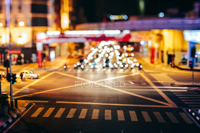 Strada urbana di notte — Foto stock