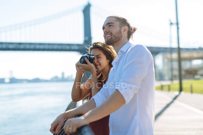 Couple traveling in New York City — Stock Photo