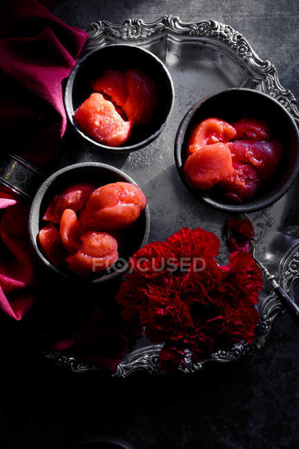 Strawberry Sorbet in bowls — Stock Photo