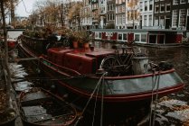 Famous Amsterdam cityscape view with traditional architecture, canal and moored boats — Stock Photo