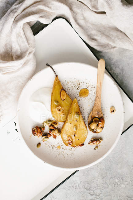 Poached pears with caramelized nuts — Stock Photo