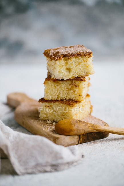 Pear and cinnamon coffee cake — Stock Photo