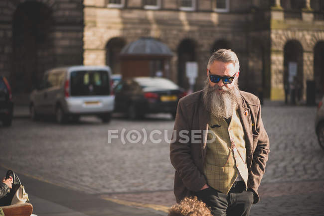 Erwachsene stilvolle bärtige Mann — Stockfoto