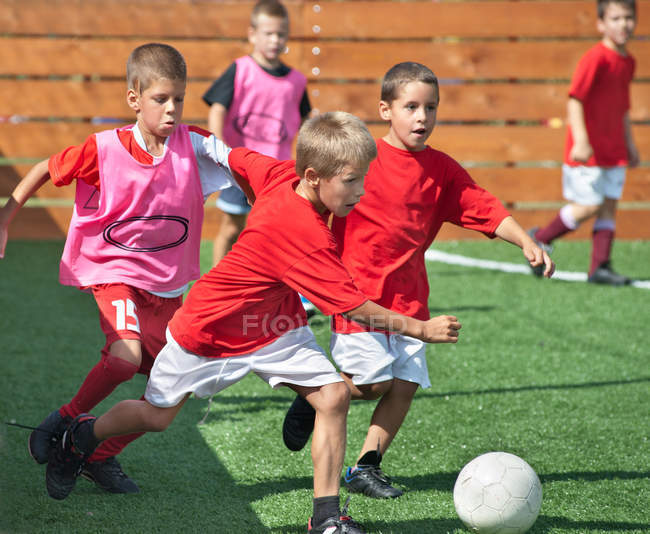 Niños Fútbol - foto de stock