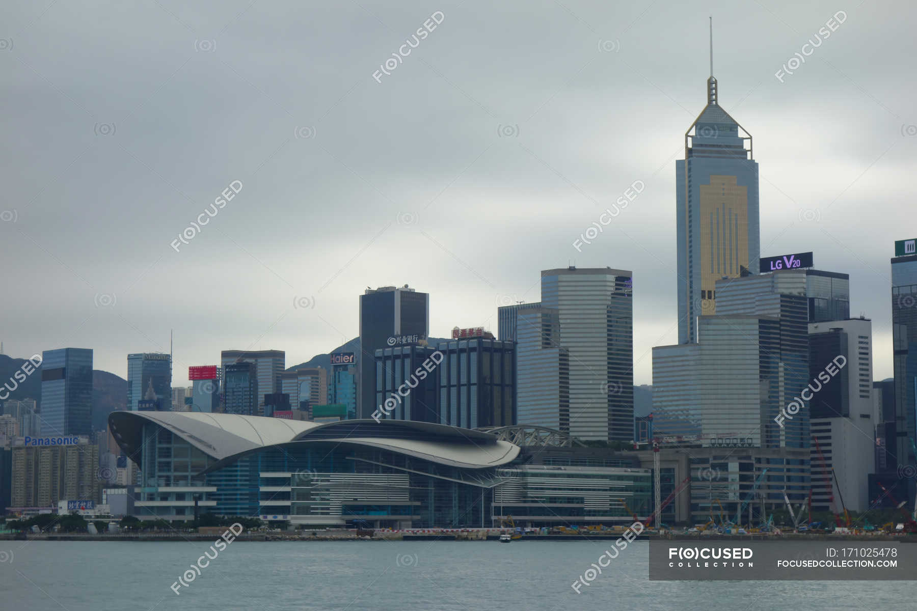 Hong Kong cityscape — towers, architecture - Stock Photo | #171025478