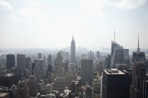 Cidade de Midtown Manhattan com céu azul, Nova York, EUA — Fotografia de Stock