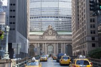 Taxis in front of Grand Central Station, New York City — Stock Photo