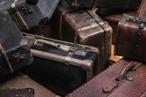 Foto full frame di vecchie valigie — Foto stock