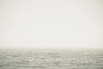 Сценический вид на море и небо — стоковое фото