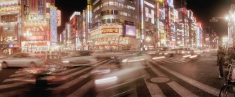 Long exposure shot of busy intersection in Shibuya area of Tokyo, — Stock Photo