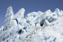 Vista ravvicinata del ghiacciaio sopra il cielo — Foto stock