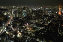 Vue aérienne du paysage urbain la nuit — Photo de stock