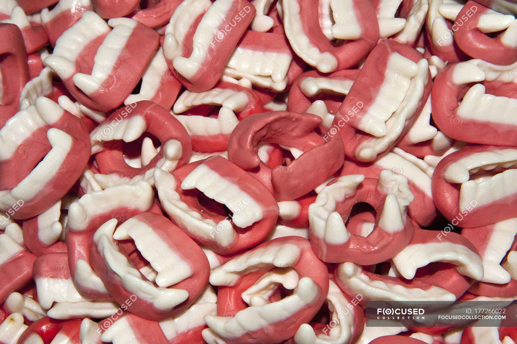 "зубы" 100гр х 12 /fini испания/. Жевательные зубы конфеты. Леденец зубы. Пластмассовые клыки. Мармеладные челюсти.