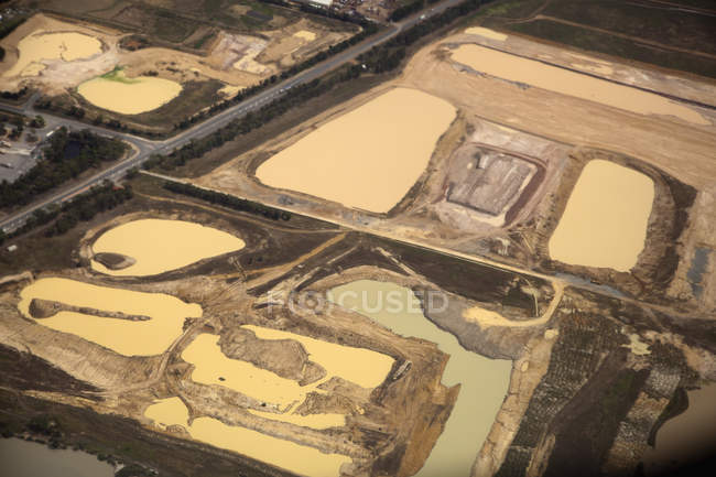 Vista aérea a pozos mineros - foto de stock
