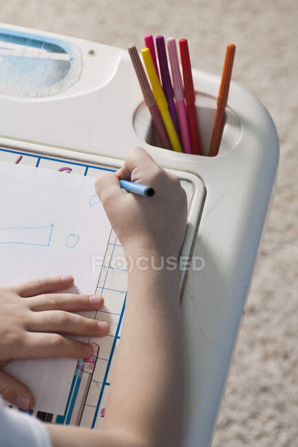 Child's hand drawing on paper, close-up — Stock Photo
