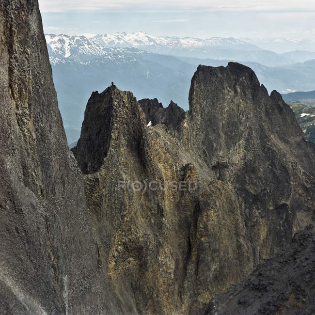 Vista aérea de las formaciones rocosas Black Tusk - foto de stock
