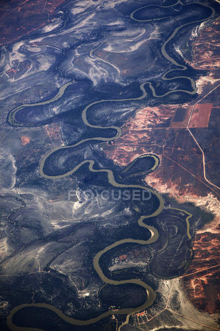 Vista aerea del fiume che scorre attraverso il paesaggio — Foto stock