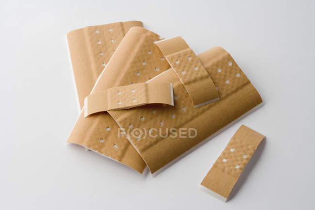Adhesive bandages of various sizes — Stock Photo
