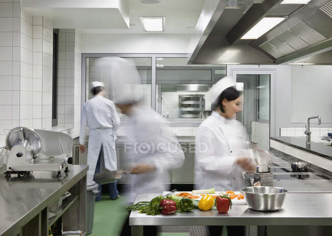 A busy commercial kitchen — Stock Photo